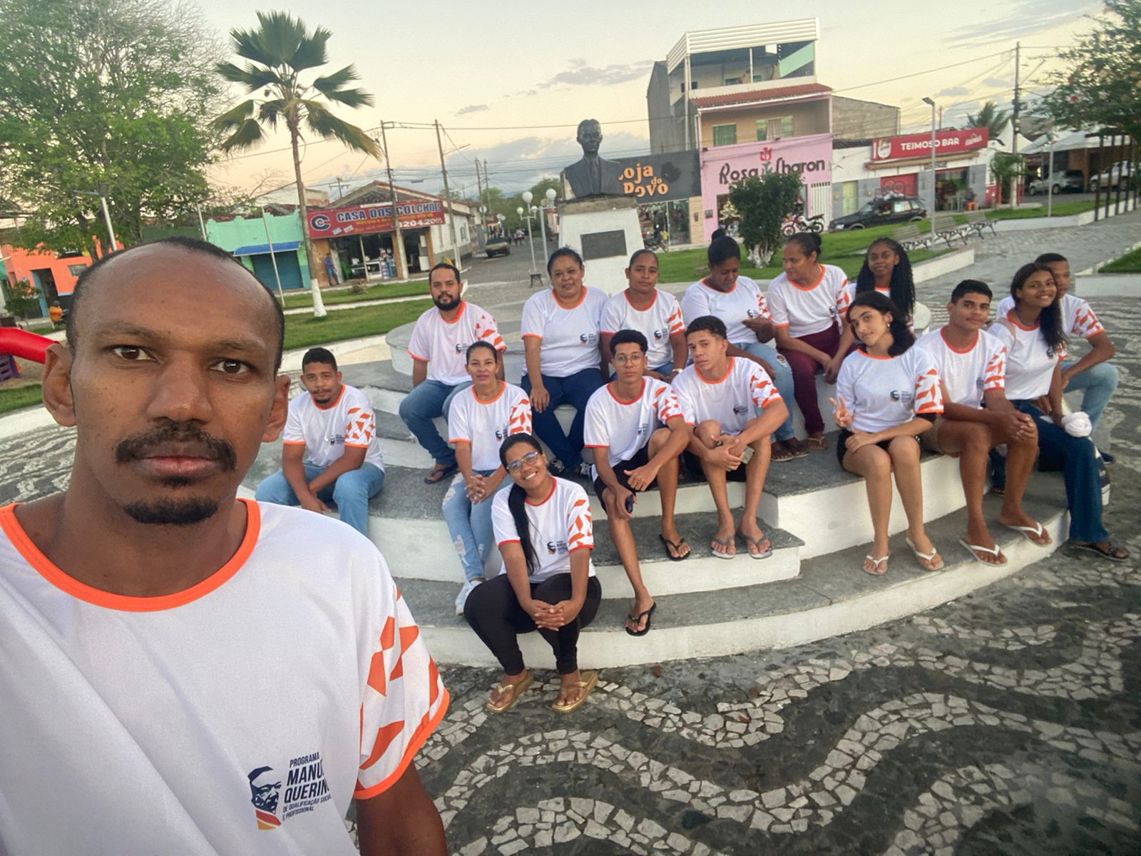 Aulas com a turma de Auxiliar Administrativo (com noções de informática e línguas espanhol ou inglês), realizada no município de Itaju da Colônia durante a etapa 01 (12/11 a 11/12)