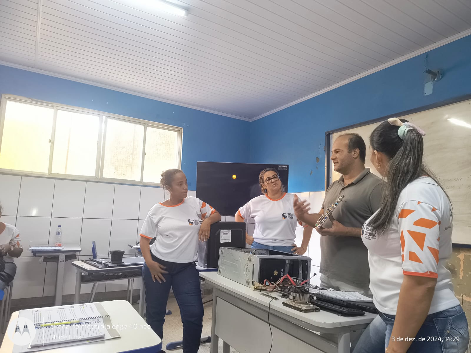 Aulas com a turma de Auxiliar Administrativo (com noções de informática e línguas espanhol ou inglês), realizada no município de Una durante a etapa 01 (12/11 a 11/12)